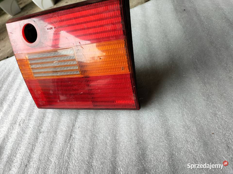 PASSAT B4 KOMBI LAMPA TYŁ TYLNA 3A9945108 lubelskie Kamień-Kolonia