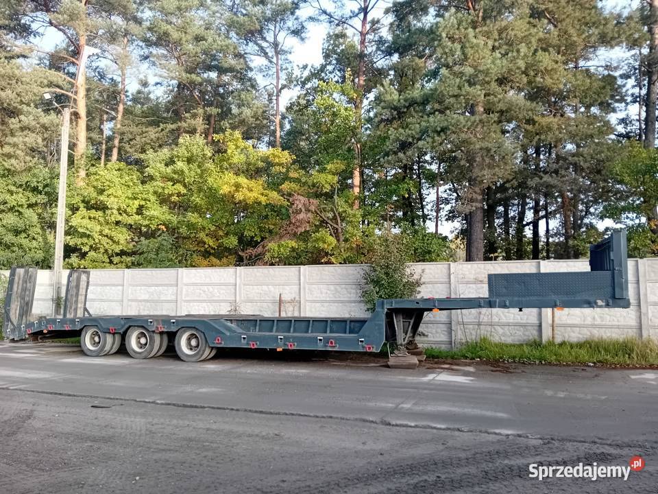 Naczepa niskopodwoziowa trzyosiowa z obniżonym