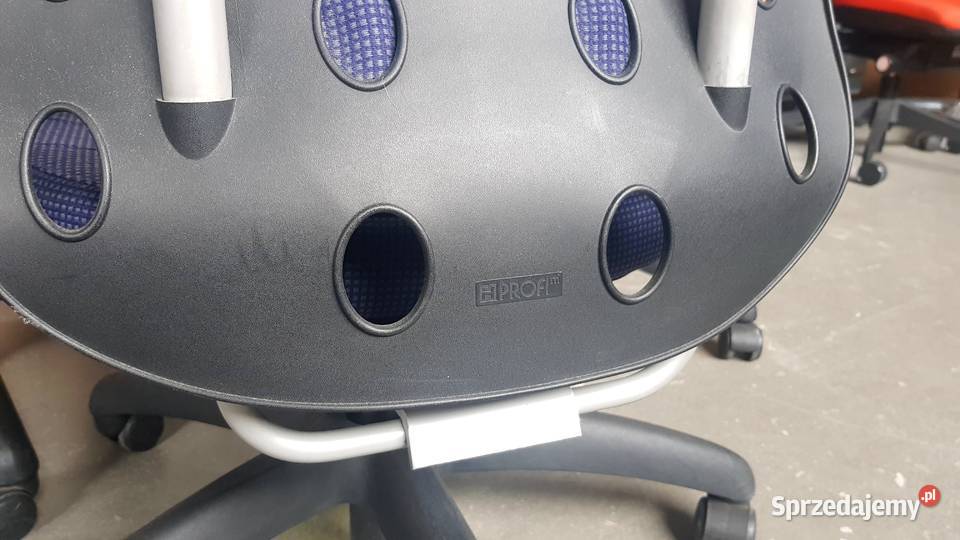 FOTEL OBROTOWY PROFIM UWU 21 KRATKA