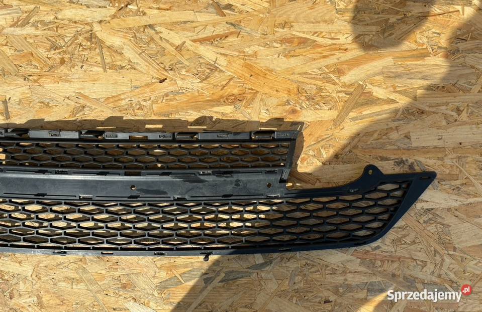 KRATKA ZDERZAKA PRZÓD ŚRODKOWA RANGE ROVER