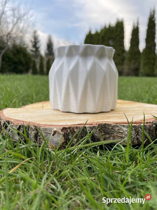 Doniczka betonowa biała