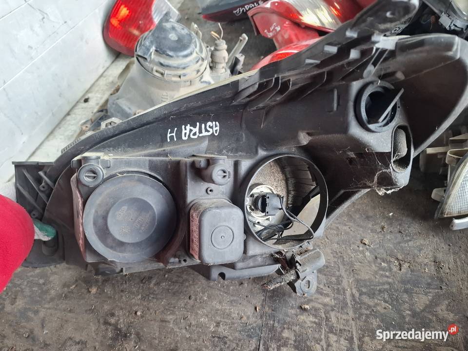 Lampa Prawa Przód Opel Astra H Wisznice sprzedam