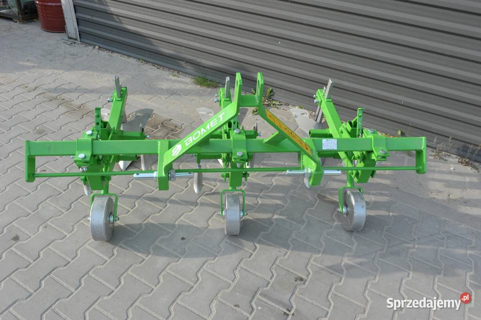 Pielnikoobsypnik 3sekcyjny dwurzędowy P475 Bomet