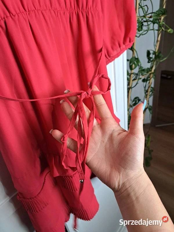 Romantyczna sukienka Top Secret w intensywnym