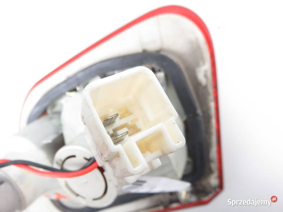 LAMPA PRAWA TYLNA KLAPA MITSUBISHI CARISMA LIFT osobowe