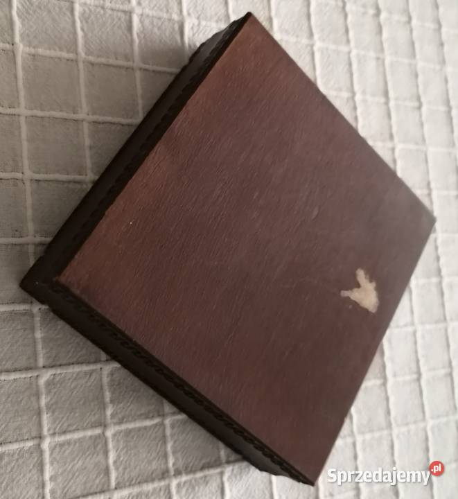 Drewniana popielniczka z czasów PRL