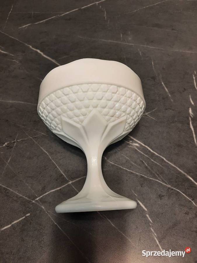 Cukiernica Kwiat z białego szkła Wrocław sprzedam