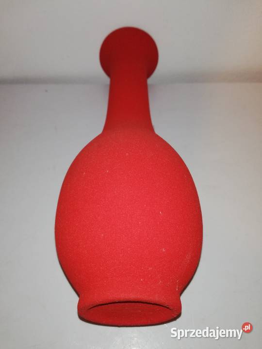 Wazonik czerwony z epoki PRLkolorowe