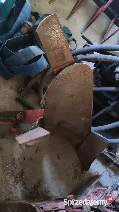 Pług obrotowy Niemeyer trzy skibowy hydrauliczny