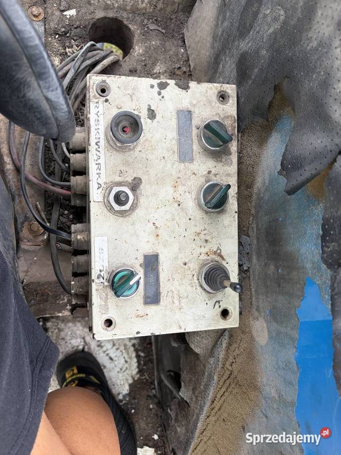 ZAMIATARKA NA TRAKTORZE Ford 4610 6500h łódzkie Rozprza