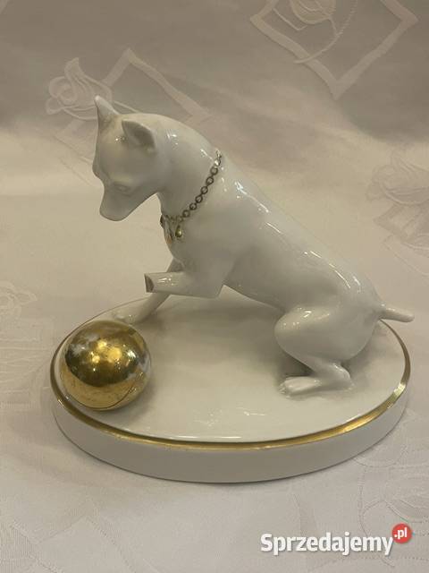 Porcelanowa figurka pieska z pozłacaną kulą LHS małopolskie
