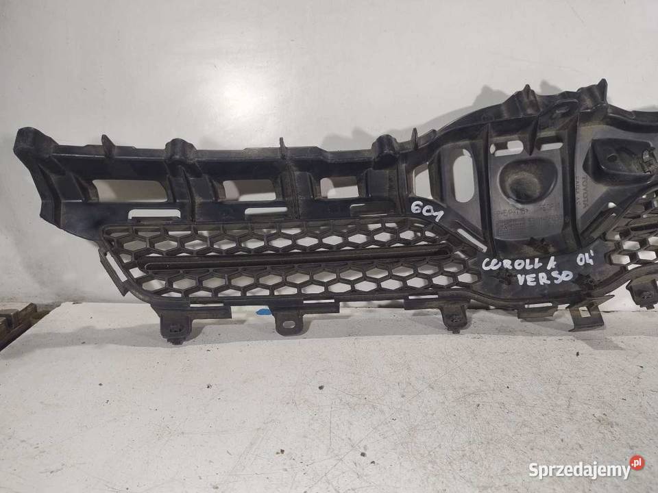 GRILL ATRAPA COROLLA VERSO 531110F030
