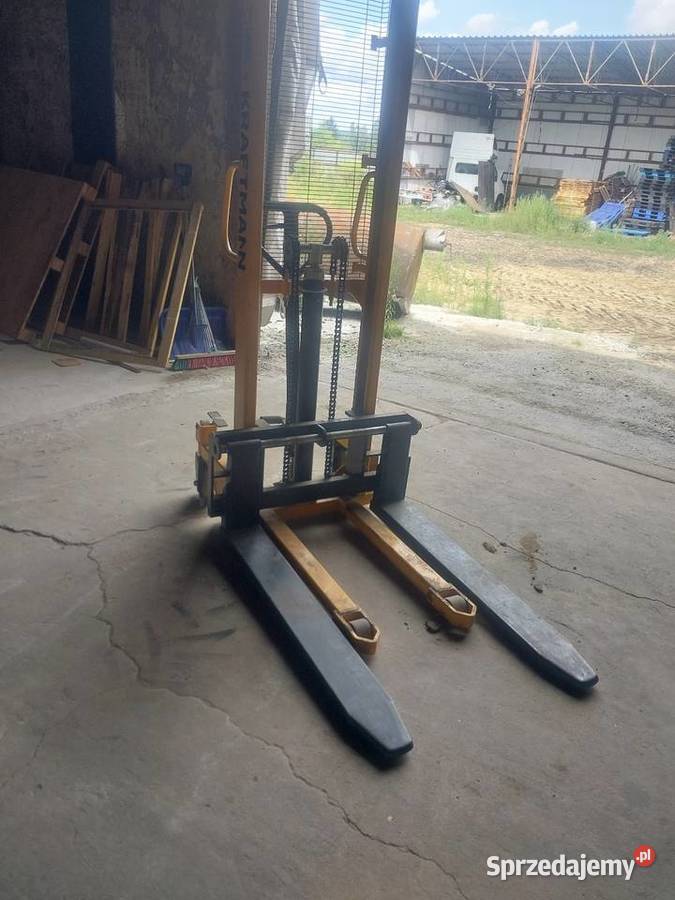 Paleciak masztowy podnoszony hydraulicznie