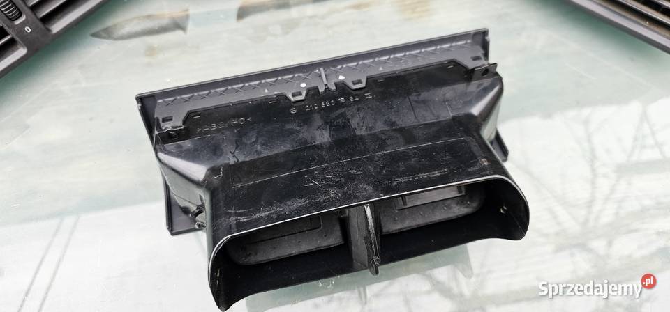 Kratka nawiewu środkowa mercedes w210 2108301554 Rok produkcji 1998 Zbąszyń sprzedam