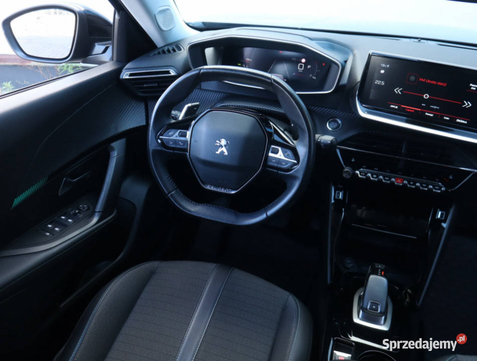 Peugeot 2008 12 PureTech asystent pasa ruchu