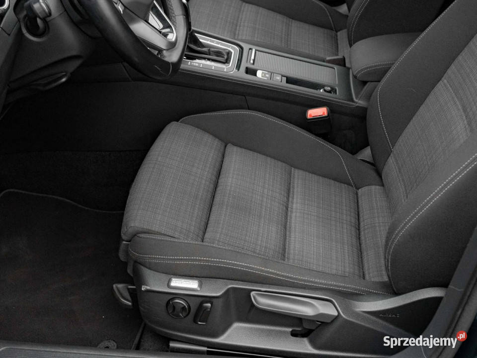 Volkswagen Passat 15 TSI Business DSG HAK LED gniazdo USB Passat Pępowo