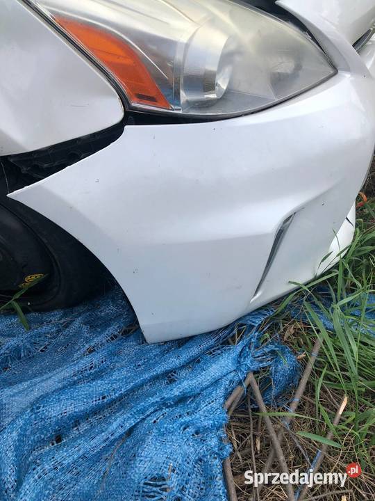 Zderzak przedni Toyota Prius Plus Toyota Prius V sprzedam