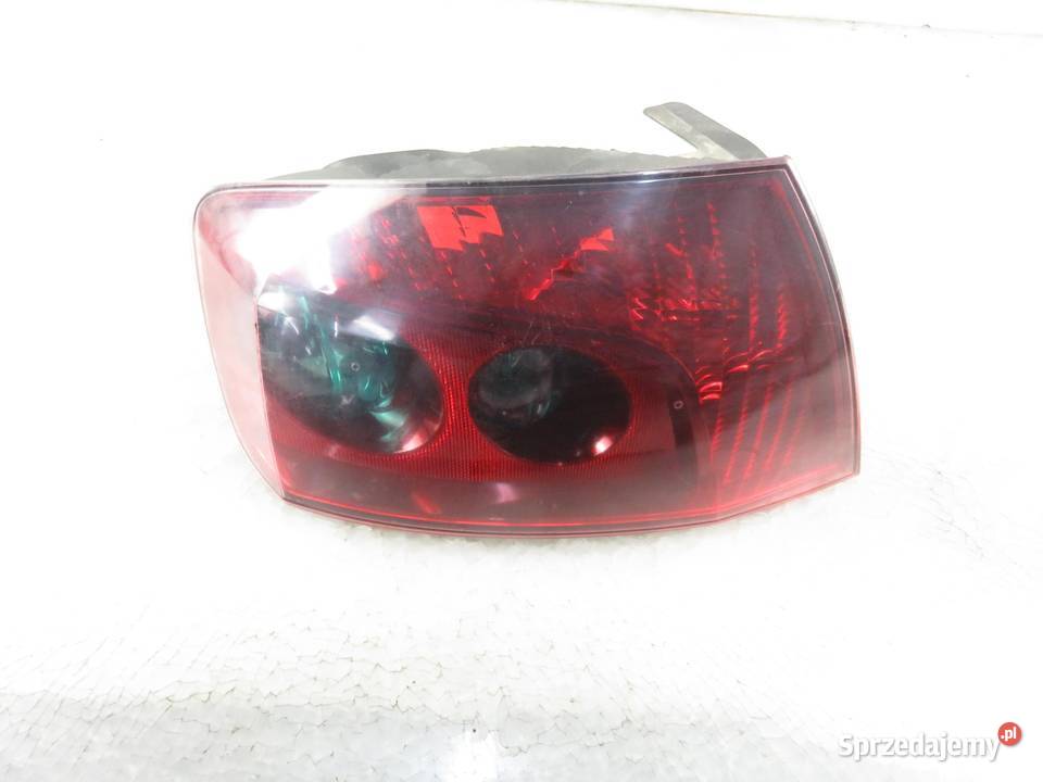 LAMPA LEWA TYLNA PEUGEOT 407 6D