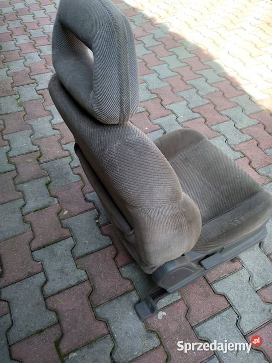 sprzedam fotel samochodowy zamszowy w kolorze sprzedam