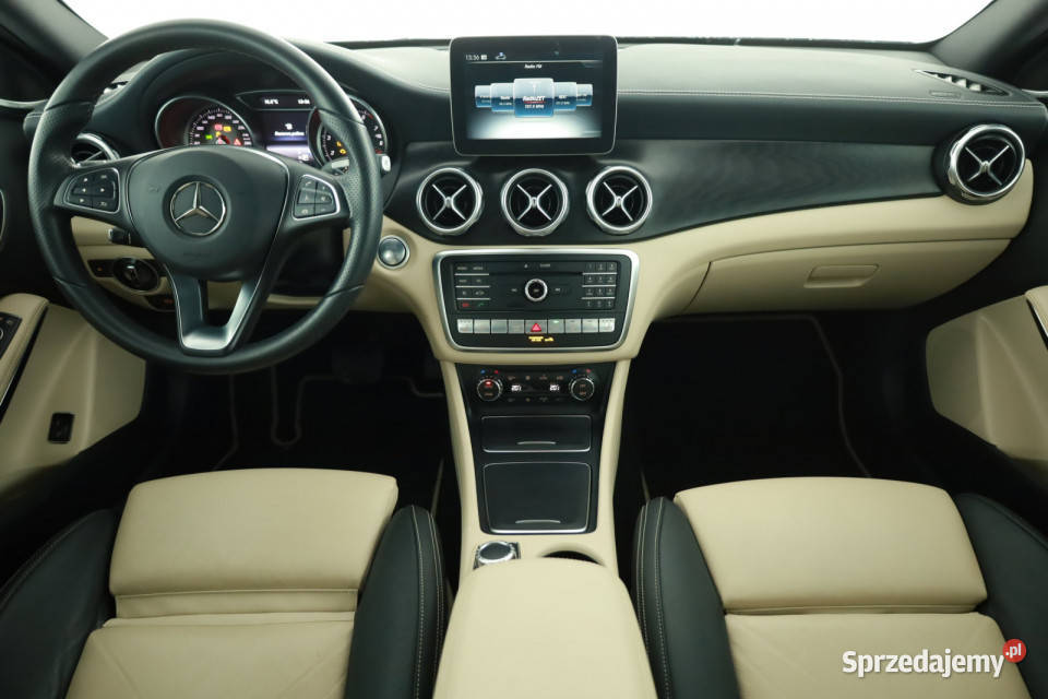 Mercedes GLA GLA 220 4MATIC komputer pokładowy