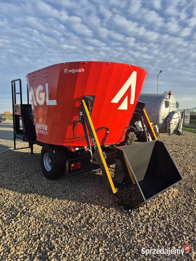 Wóz paszowy AGL 8m3 z tasmą z przodu paszowóz z mazowieckie Sierpc sprzedam