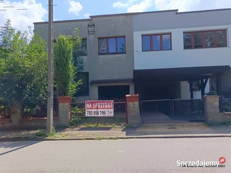 DOM W ŁADNEJ OKOLICY KROSNA W ŚRÓDMIEŚCIU Liczba pokoi 5 Krosno sprzedam