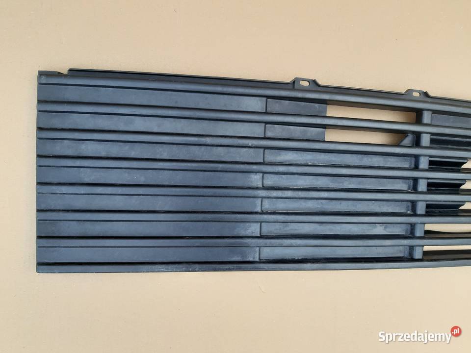 MERCEDES LK 814 GRILL ATRAPA KRATKA PRAWA Trzciel