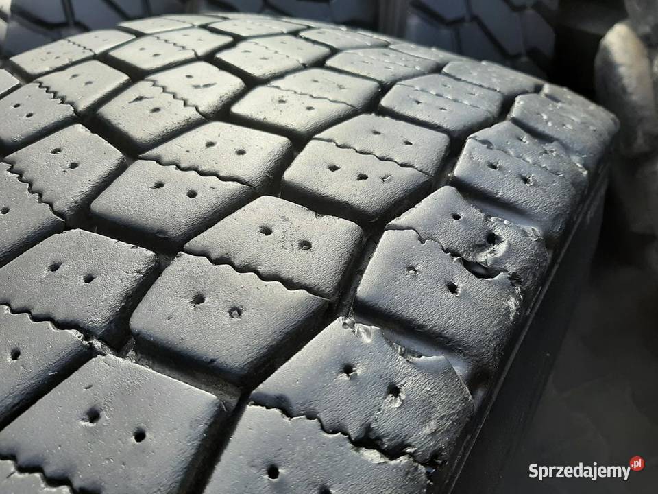 Opona używana ciężarowa 31580R225 MICHELIN 600 Zaścianki
