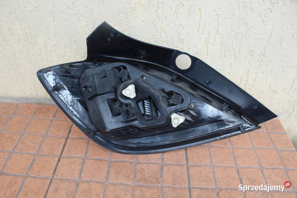 LAMPA PRAWY TYŁ TYLNA OPEL ASTRA H 24451837