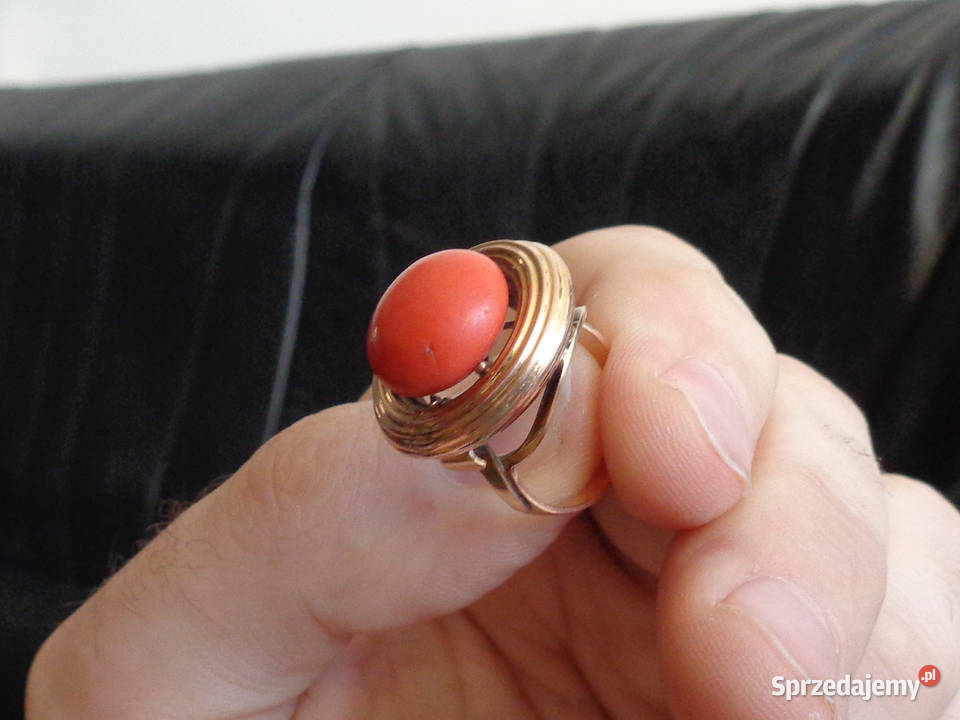 Duży Pierścionek Złoty z Koralem Szlachetnym Brzeg
