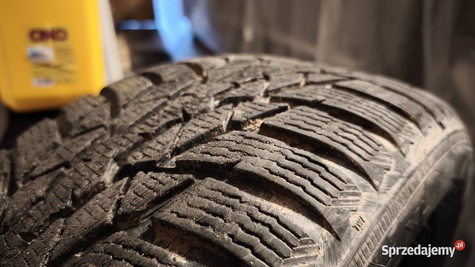 Opony zimowe NOKIAN 4 sztuki Samochodowe Kielce sprzedam