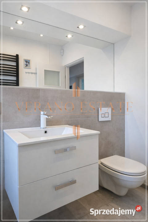 Przestronny dom dwurodzinny z trzema garażami Domy łódzkie Zgierz