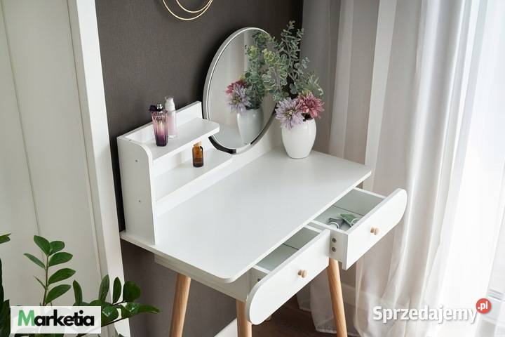 Elegancka toaletka w białym kolorze idealna do