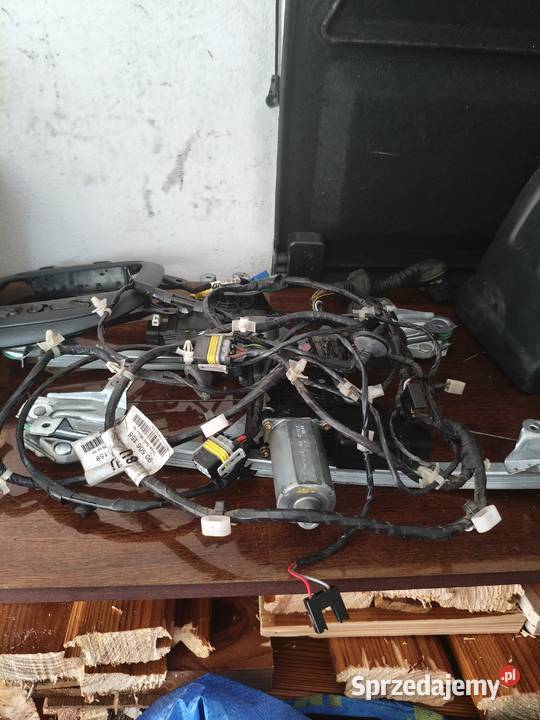 Mechanizmy tył plus wiązka elektrycznych szyb osobowe Mechanizmy opuszczania szyb