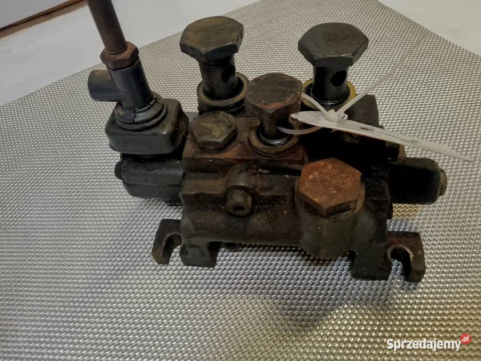 Rozdzielacz jednosekcyjny do traktora renault z Turek sprzedam