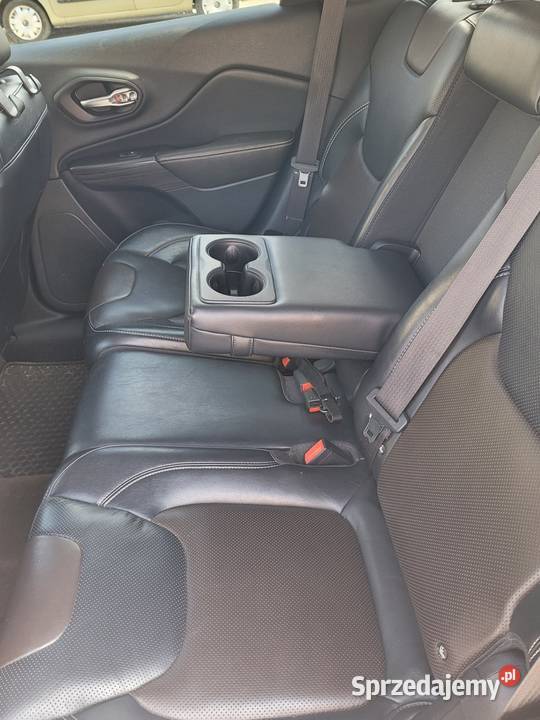 Bezwypadkowy Jeep Cherokee salon niski przebieg Radom