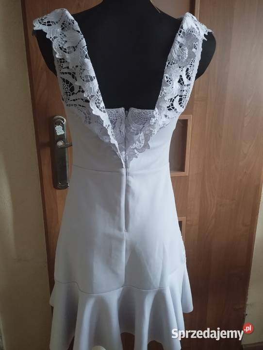 Elegancka sukienka liliowa lawendowa z gipiurą Puławy