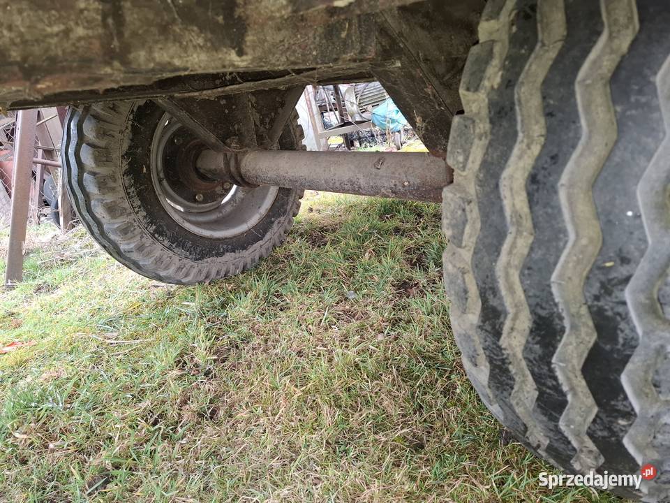 Przyczepka jedno osiowa solidna konstrukcja