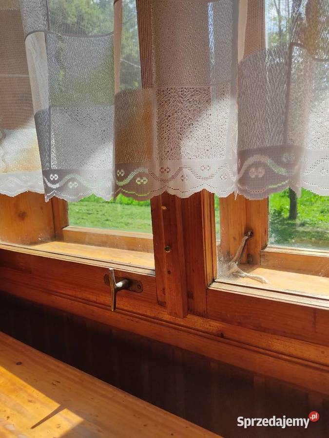 dom drewniany omszony