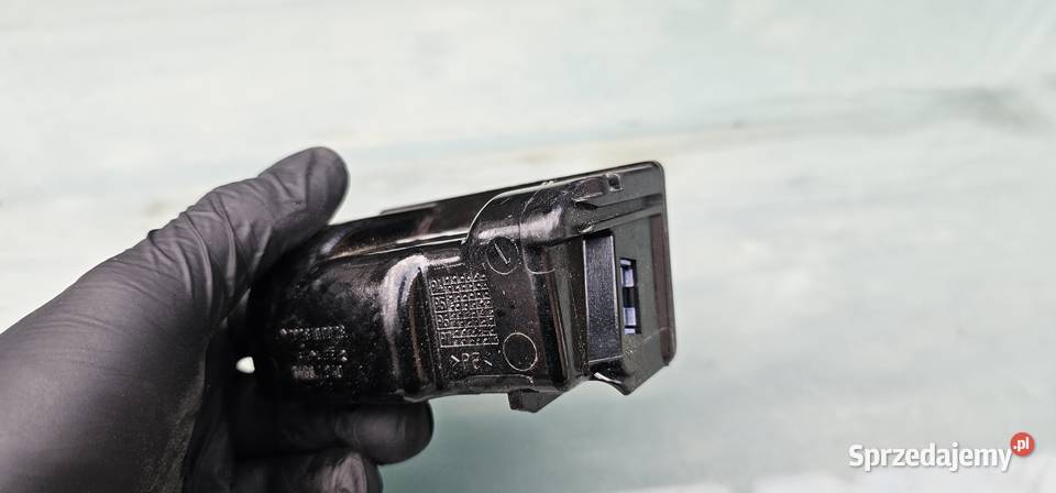 Wkład popielniczki mercedes w202 2028100028 osobowe Zbąszyń
