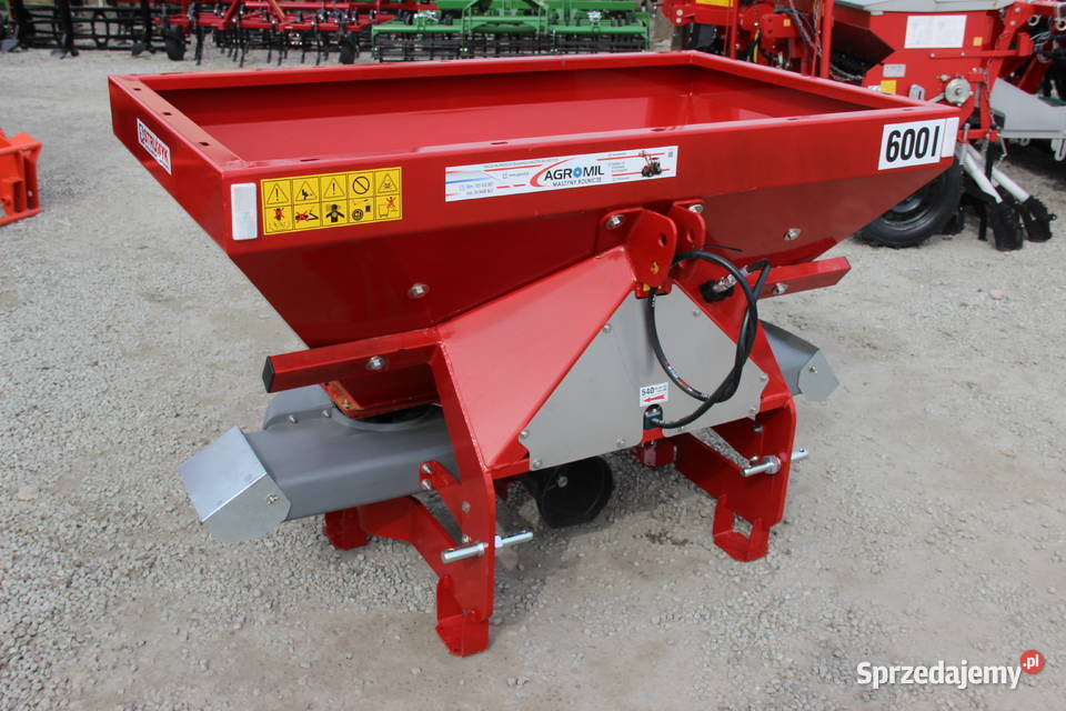 Rozsiewacz dwutalerzowy sadowniczy Tytan Strumyk Rogóźno