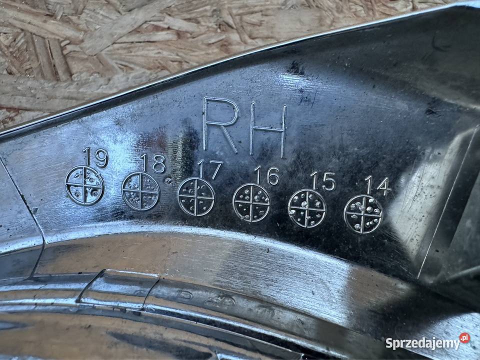 Listwa chrom zderzaka przód prawa rh Mitsubishi