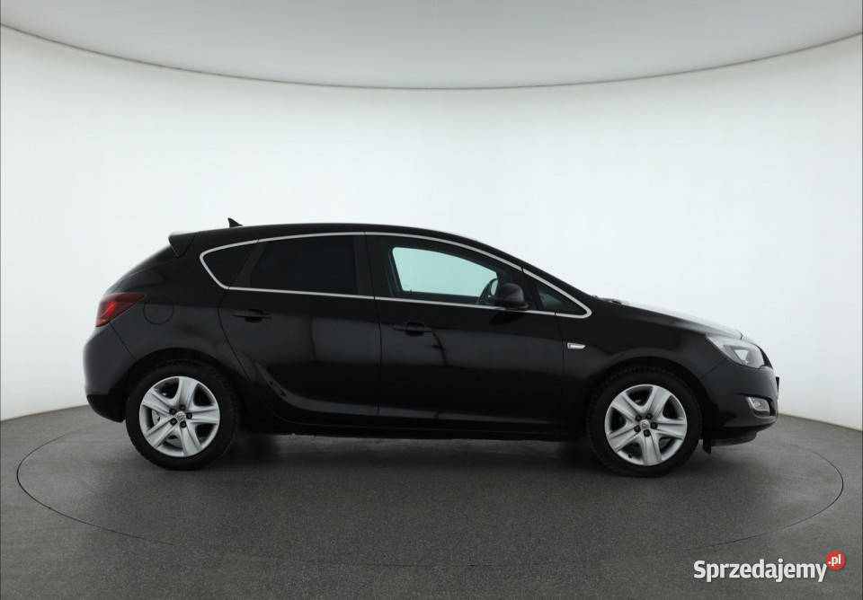 Opel Astra 14 T Rok produkcji 2010 sprzedam