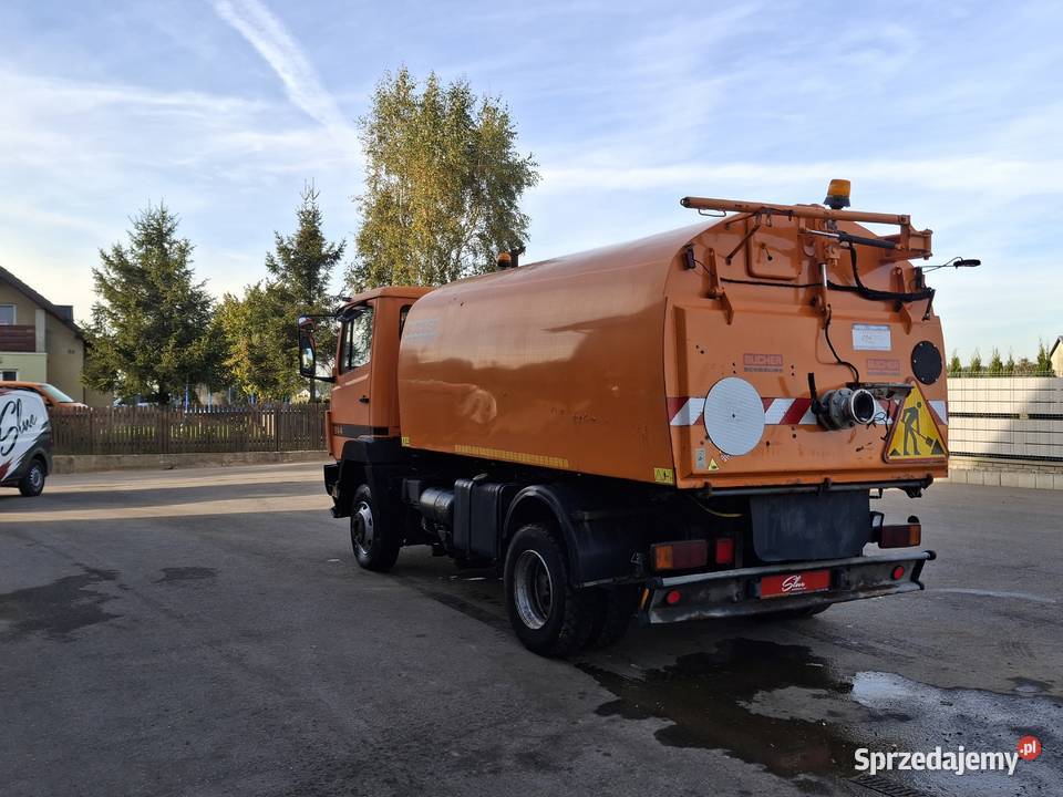 Zamiatarka Uliczna MercedesBenz 914 Zamiatarka pomorskie Sierakowice