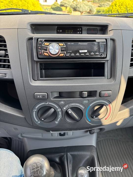 Toyota Hilux terenowa 2 osobowa