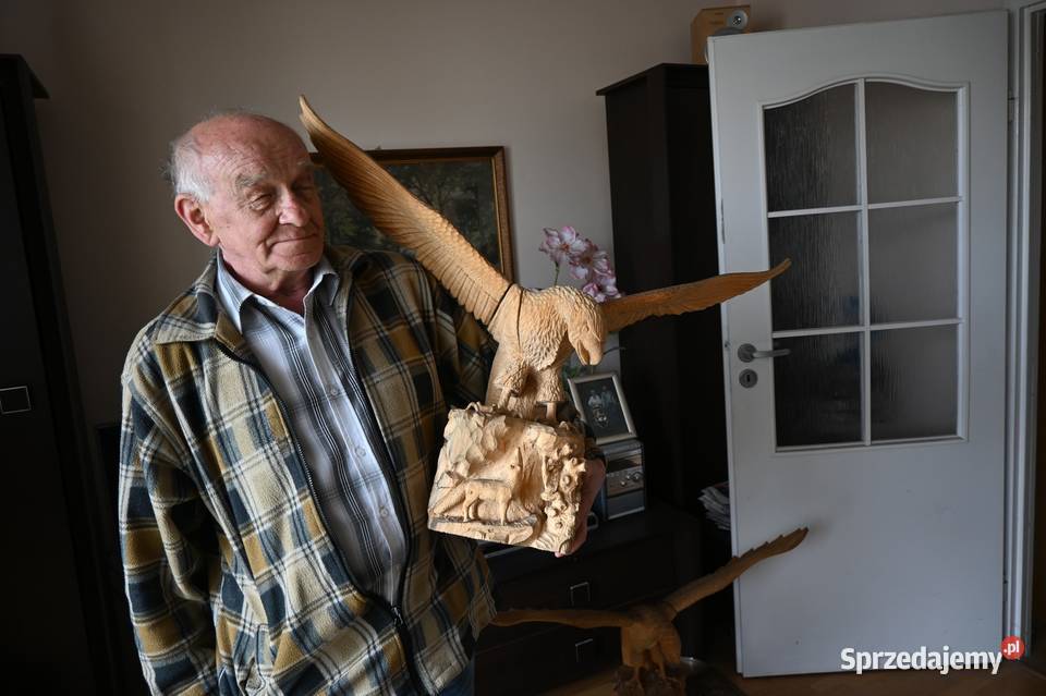 Rzeźby drewniane orły z rozpostartymi skrzydłami Kielce