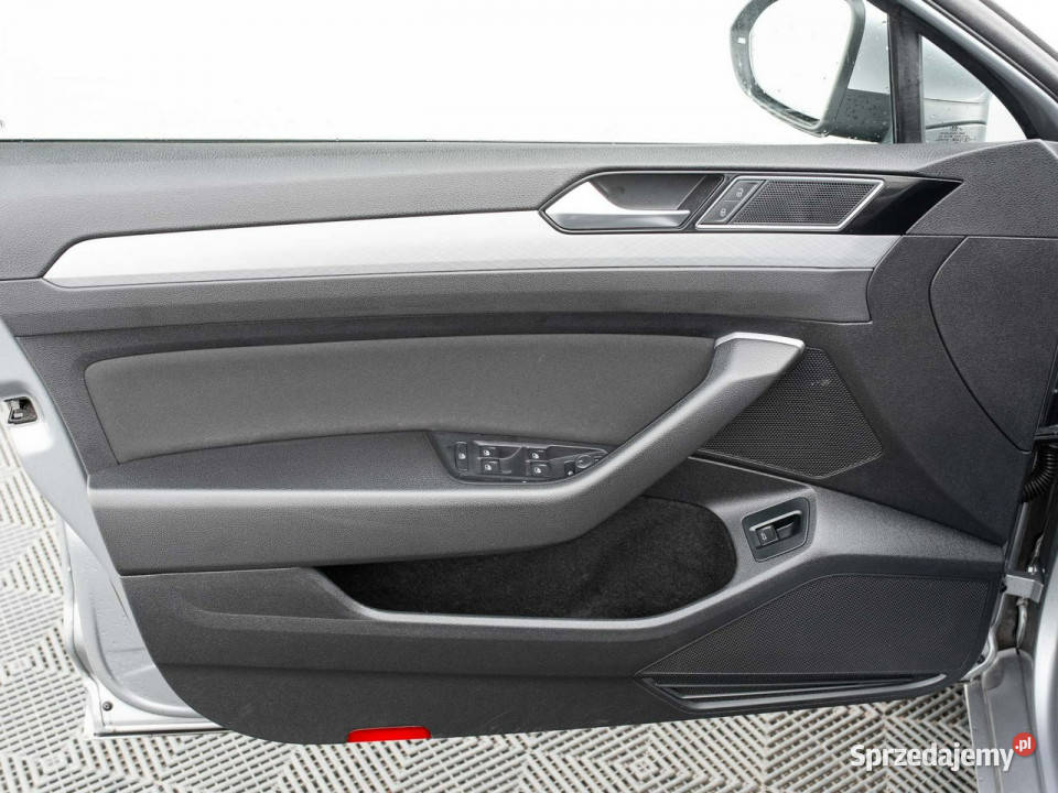 Volkswagen Passat 15 TSI Business DSG Podgrzf Pępowo
