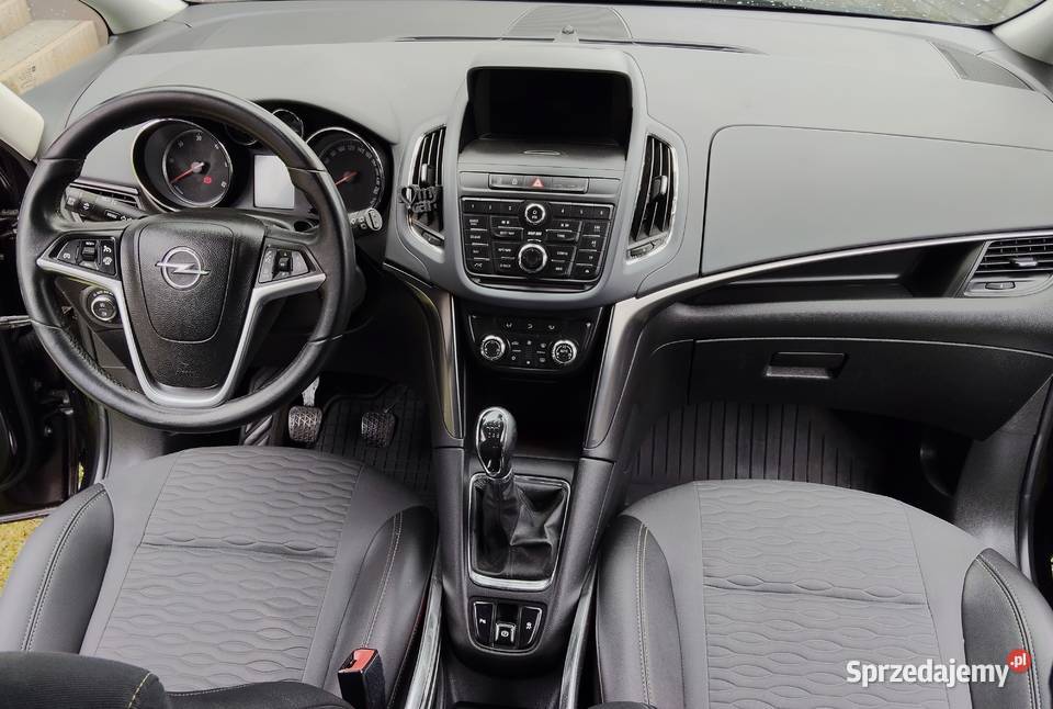 Opel Zafira C wersja Cosmo super stan nawigacja7 światła LED wielkopolskie Brzeziny