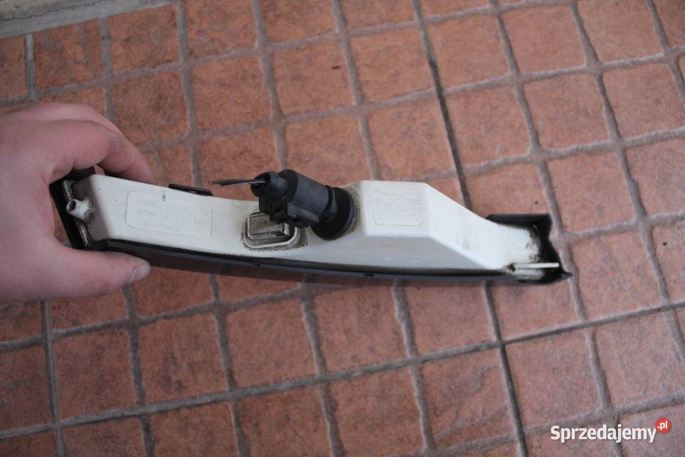 KIERUNKOWSKAZ ZDERZAKA LEWY LC9X VW PASSAT B6 osobowe sprzedam