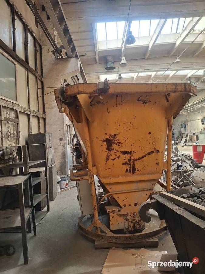 Pojemnik do betonu z dozownikiem łopatkowym Radomsko